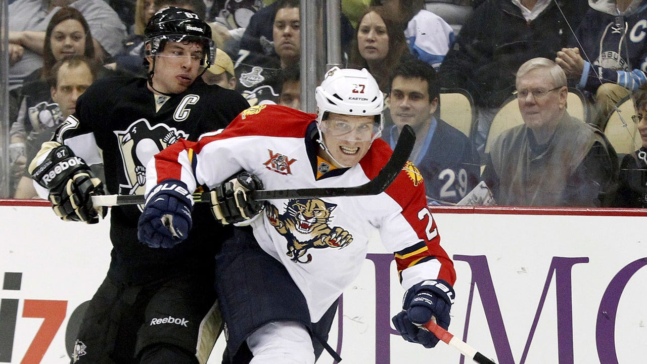Panthers pour on 5 goals to take down Eastern-leading Penguins on road